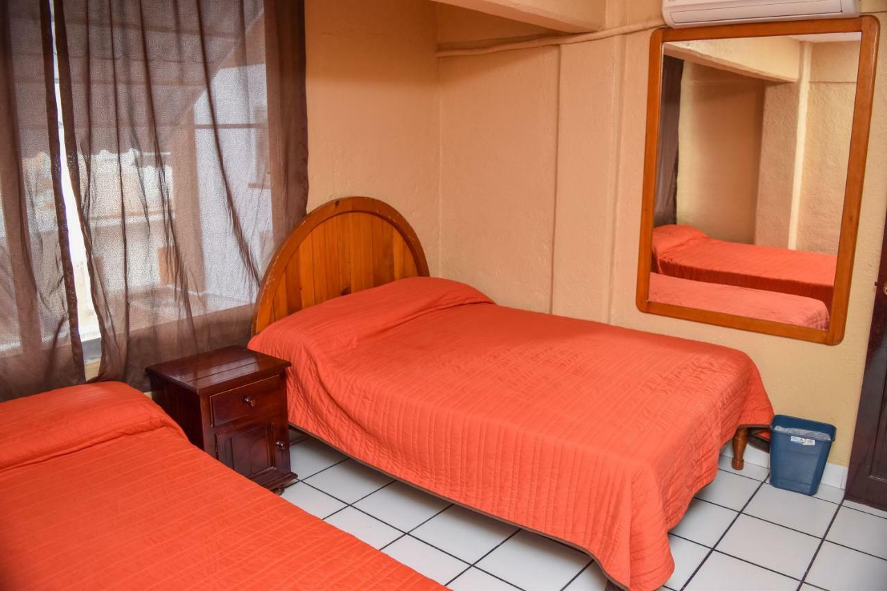 Hotel Gaby Inn Zihuatanejo Dış mekan fotoğraf