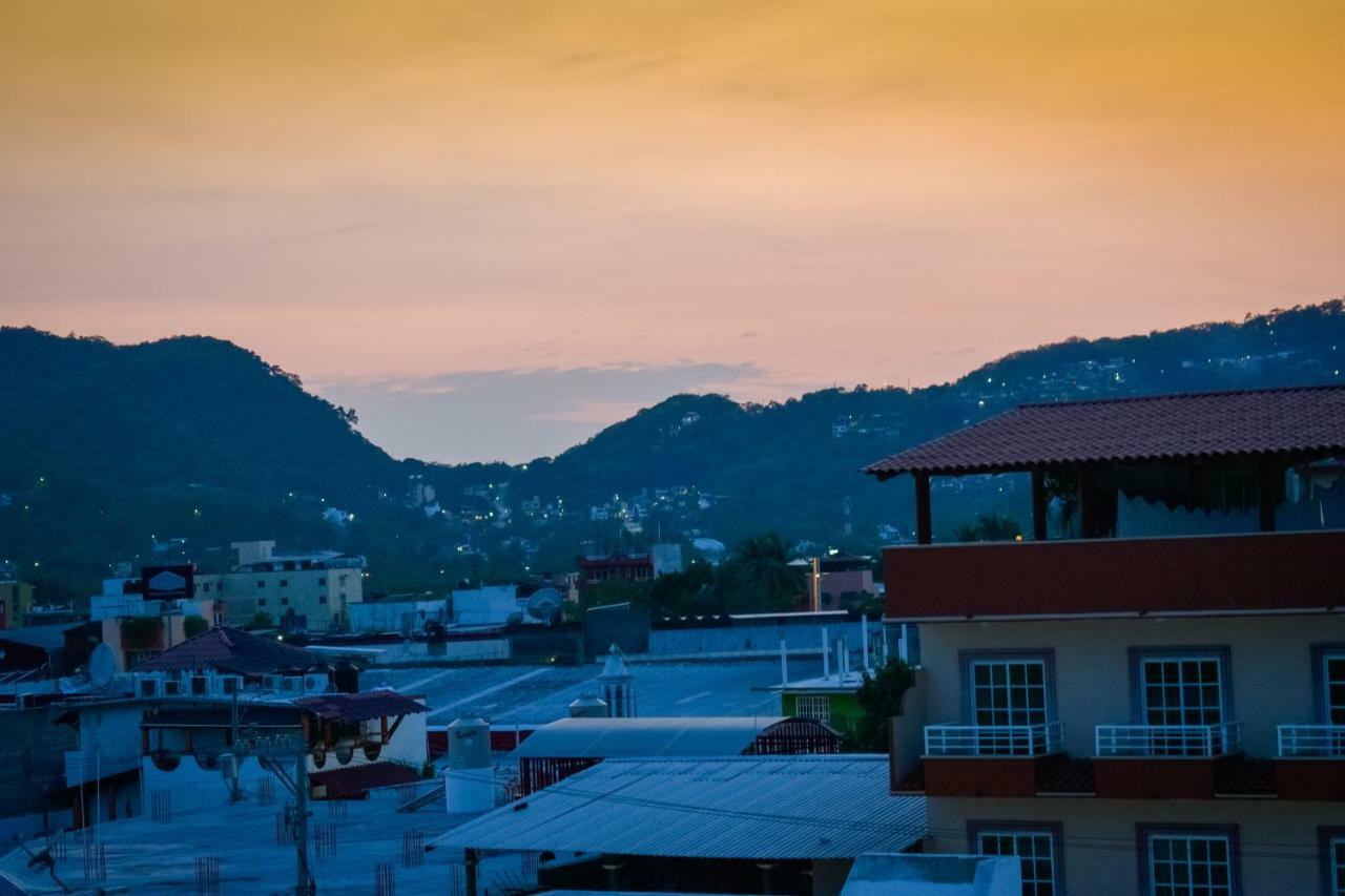Hotel Gaby Inn Zihuatanejo Dış mekan fotoğraf