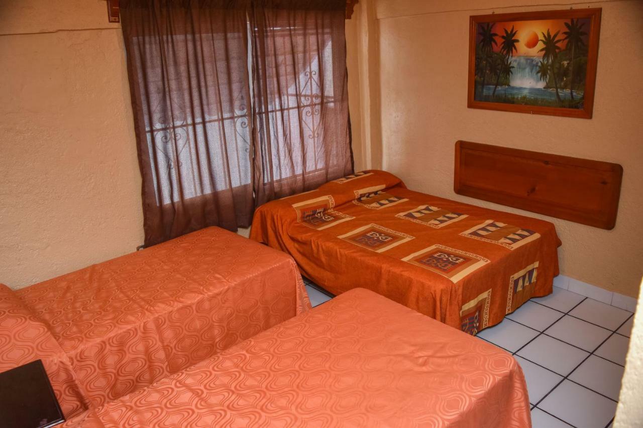 Hotel Gaby Inn Zihuatanejo Dış mekan fotoğraf